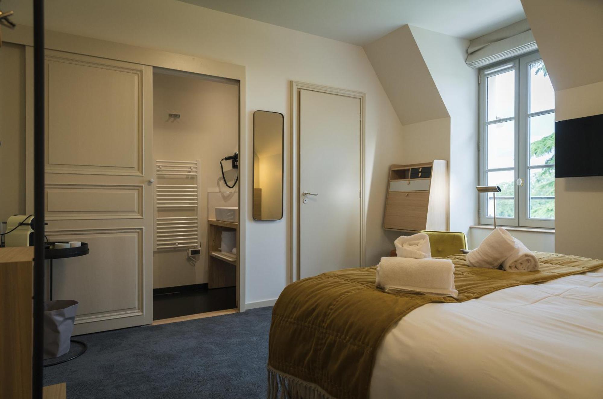 Domaine De L'Ecorcerie Hotell Fontaine-le-Comte Eksteriør bilde