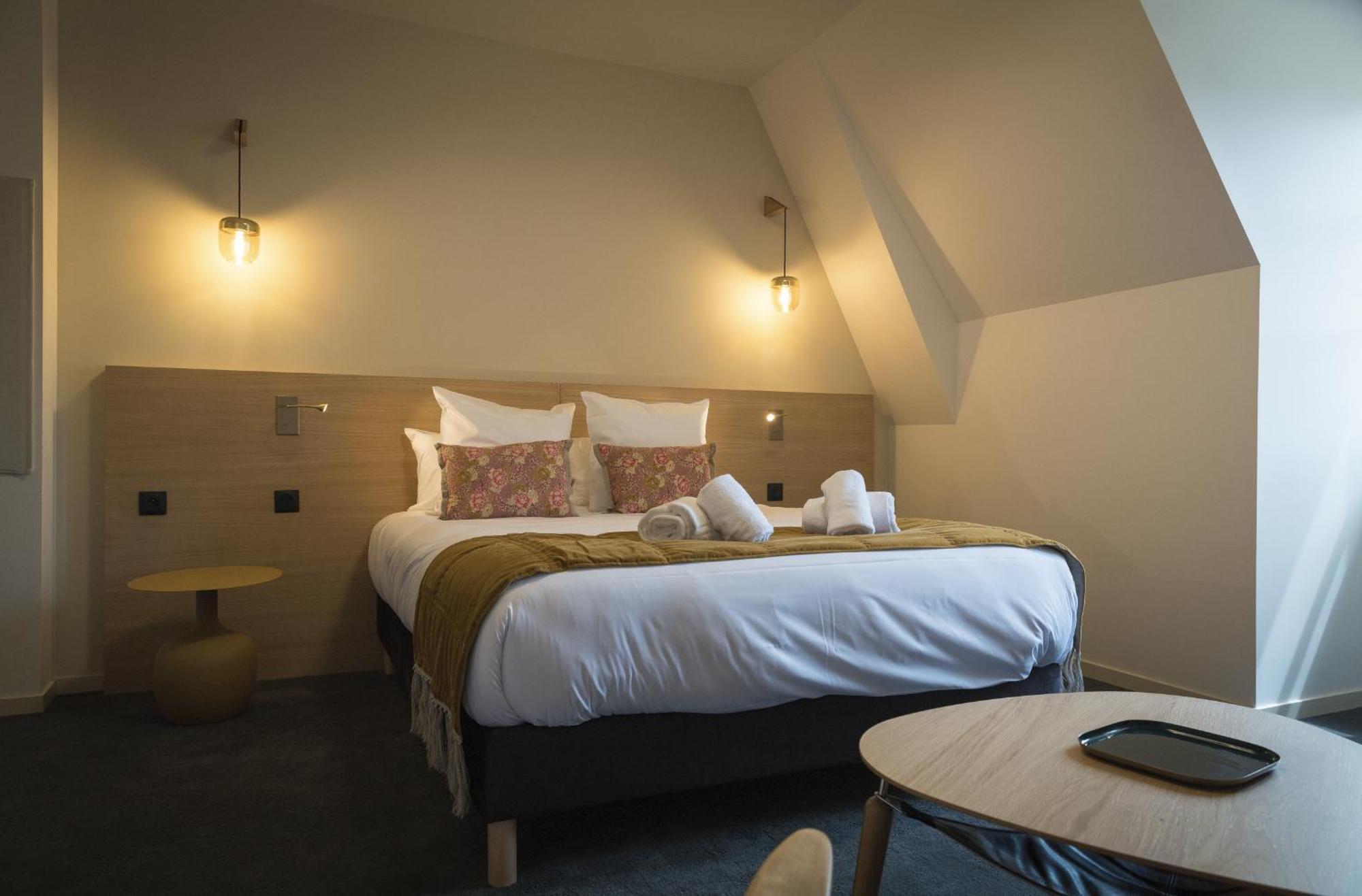 Domaine De L'Ecorcerie Hotell Fontaine-le-Comte Eksteriør bilde