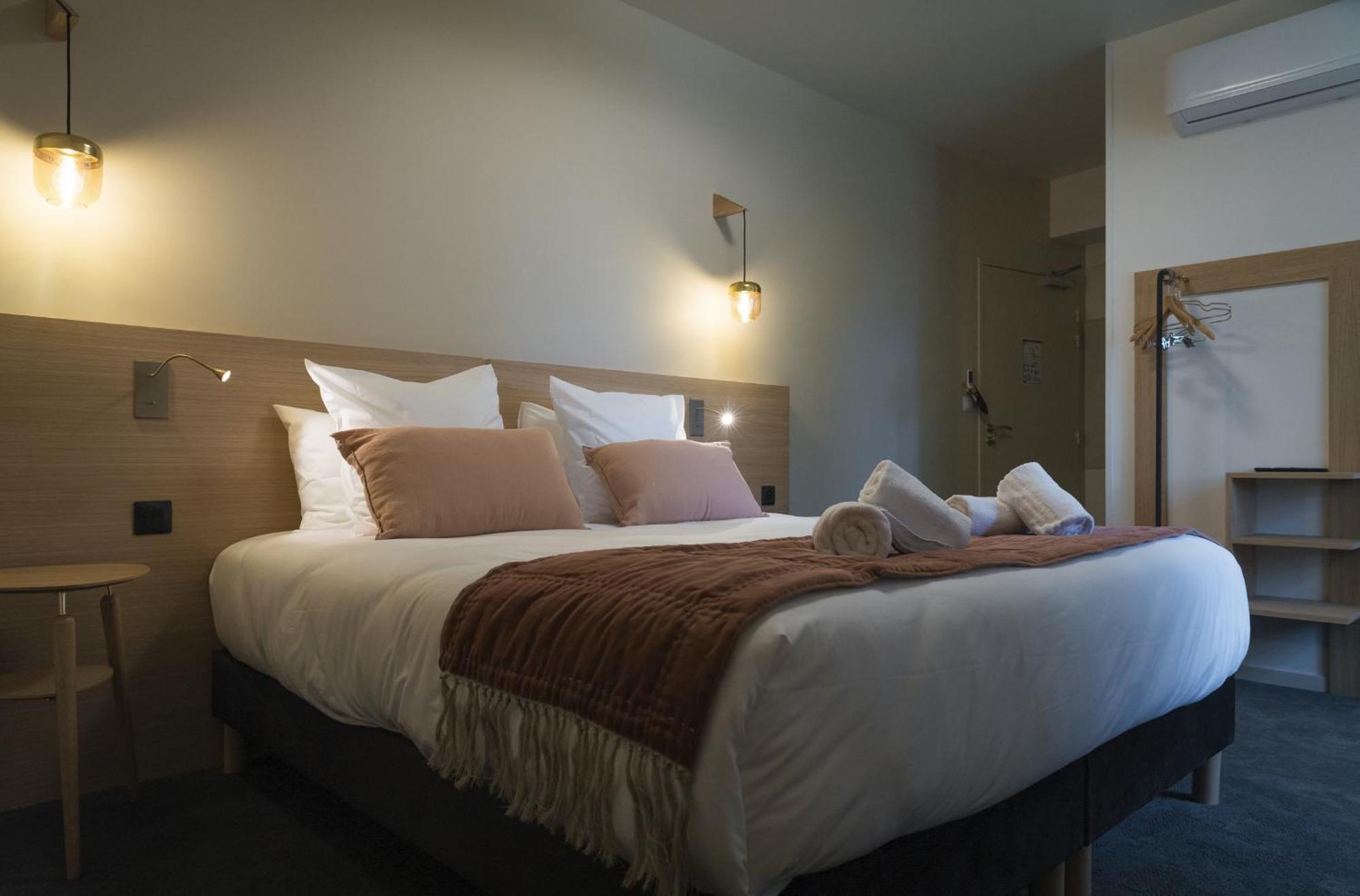 Domaine De L'Ecorcerie Hotell Fontaine-le-Comte Eksteriør bilde