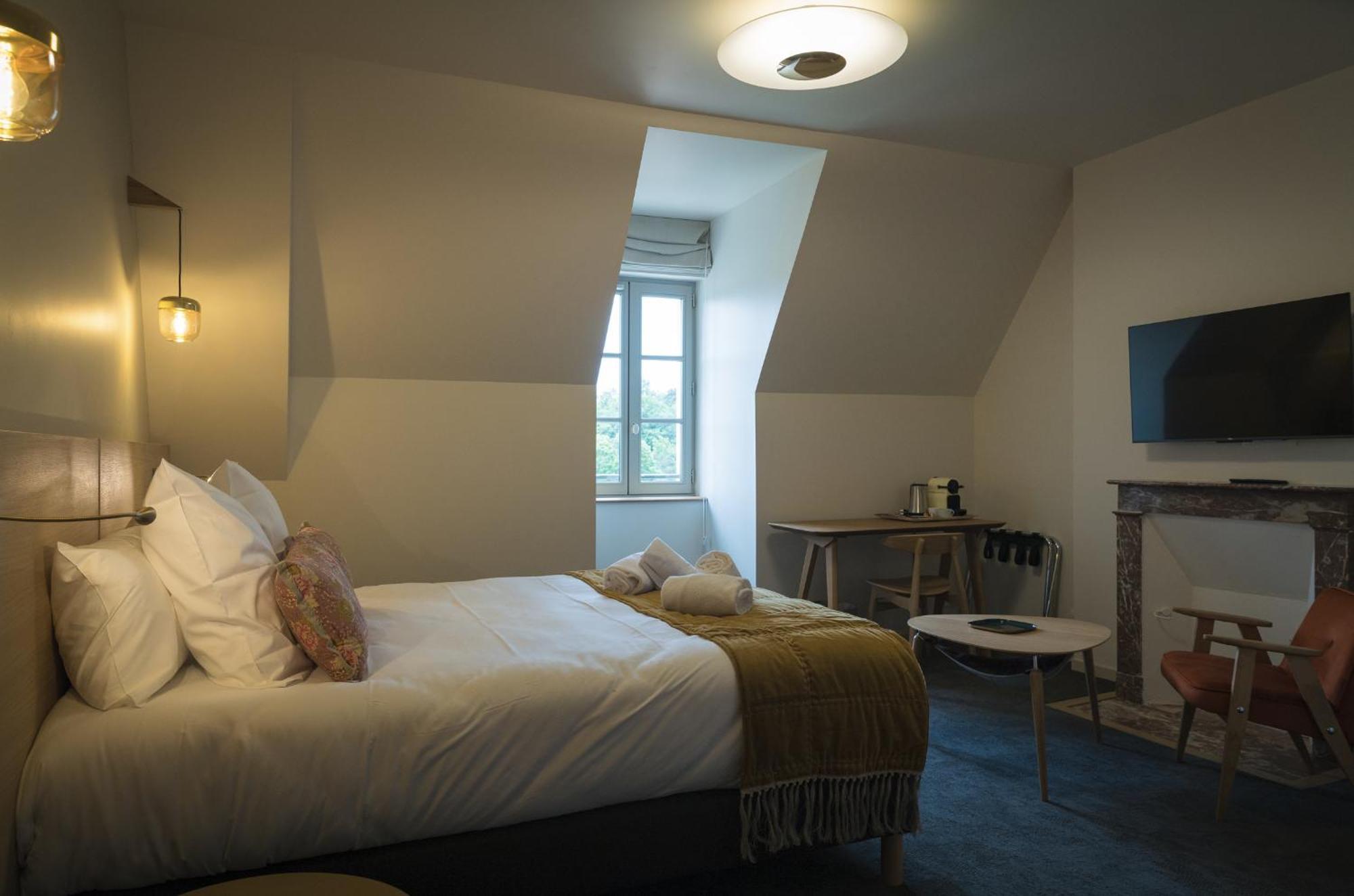 Domaine De L'Ecorcerie Hotell Fontaine-le-Comte Eksteriør bilde