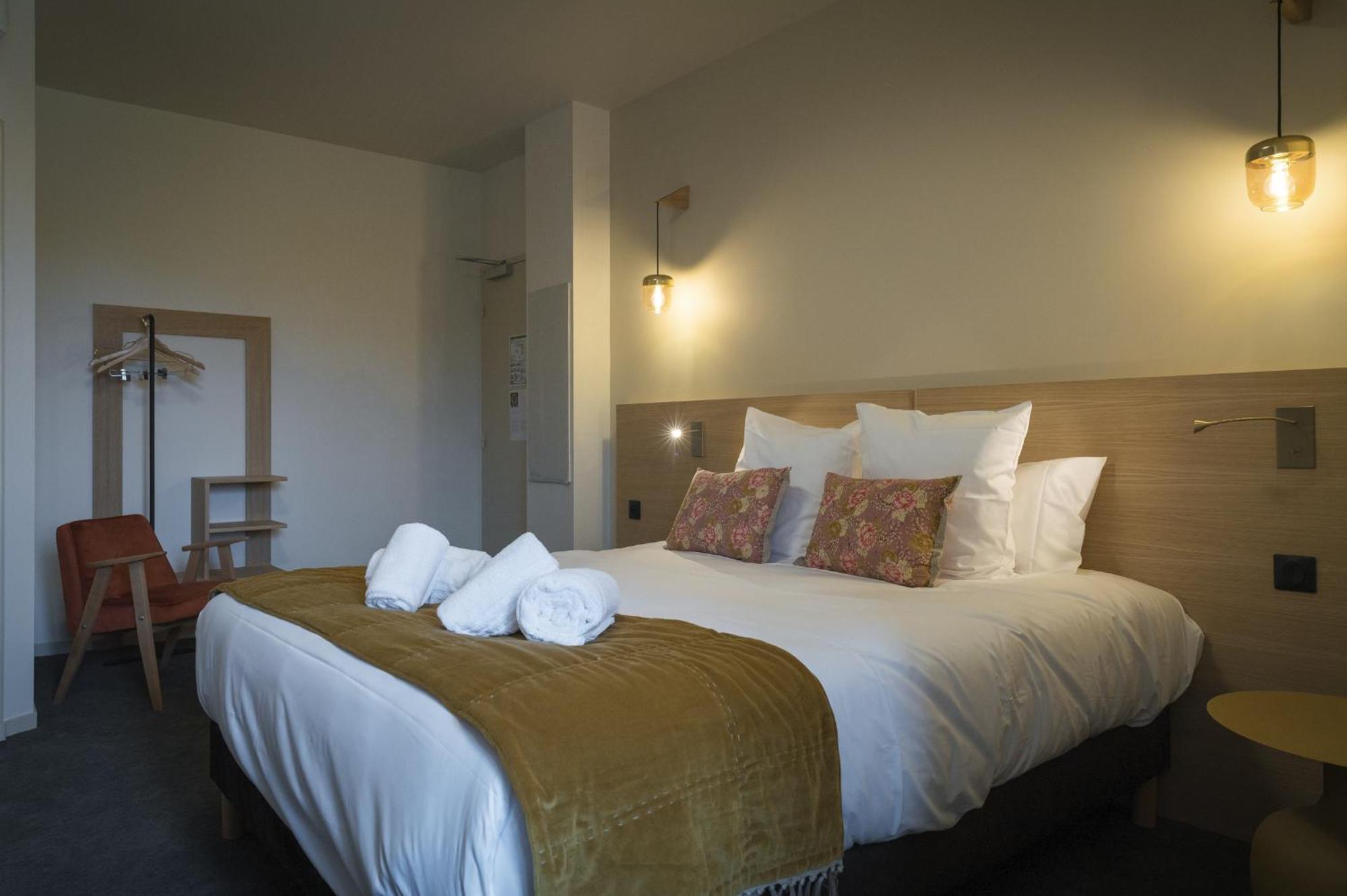 Domaine De L'Ecorcerie Hotell Fontaine-le-Comte Eksteriør bilde