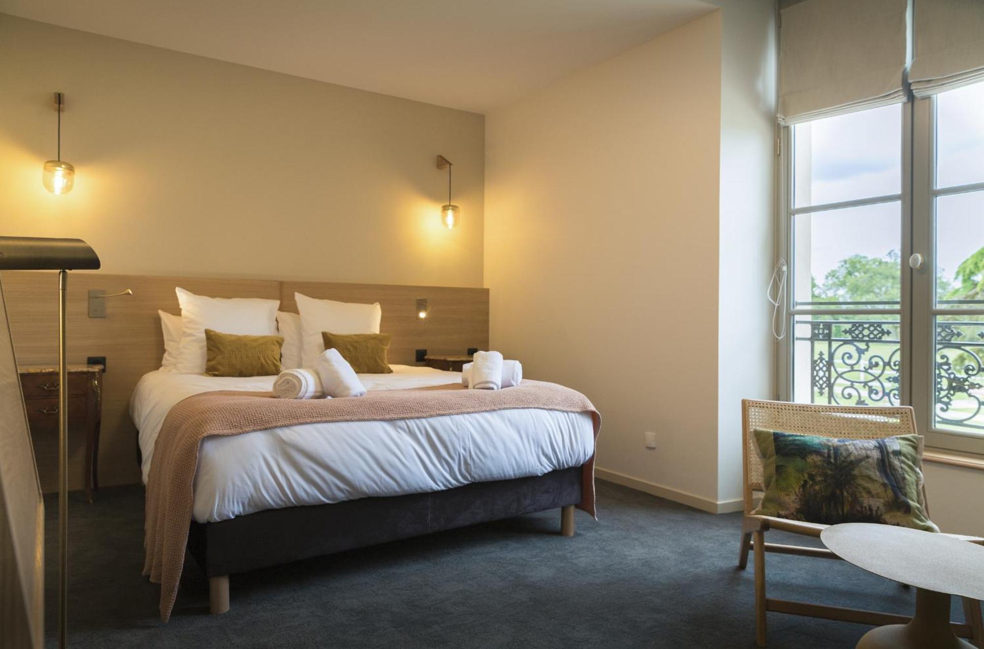 Domaine De L'Ecorcerie Hotell Fontaine-le-Comte Eksteriør bilde