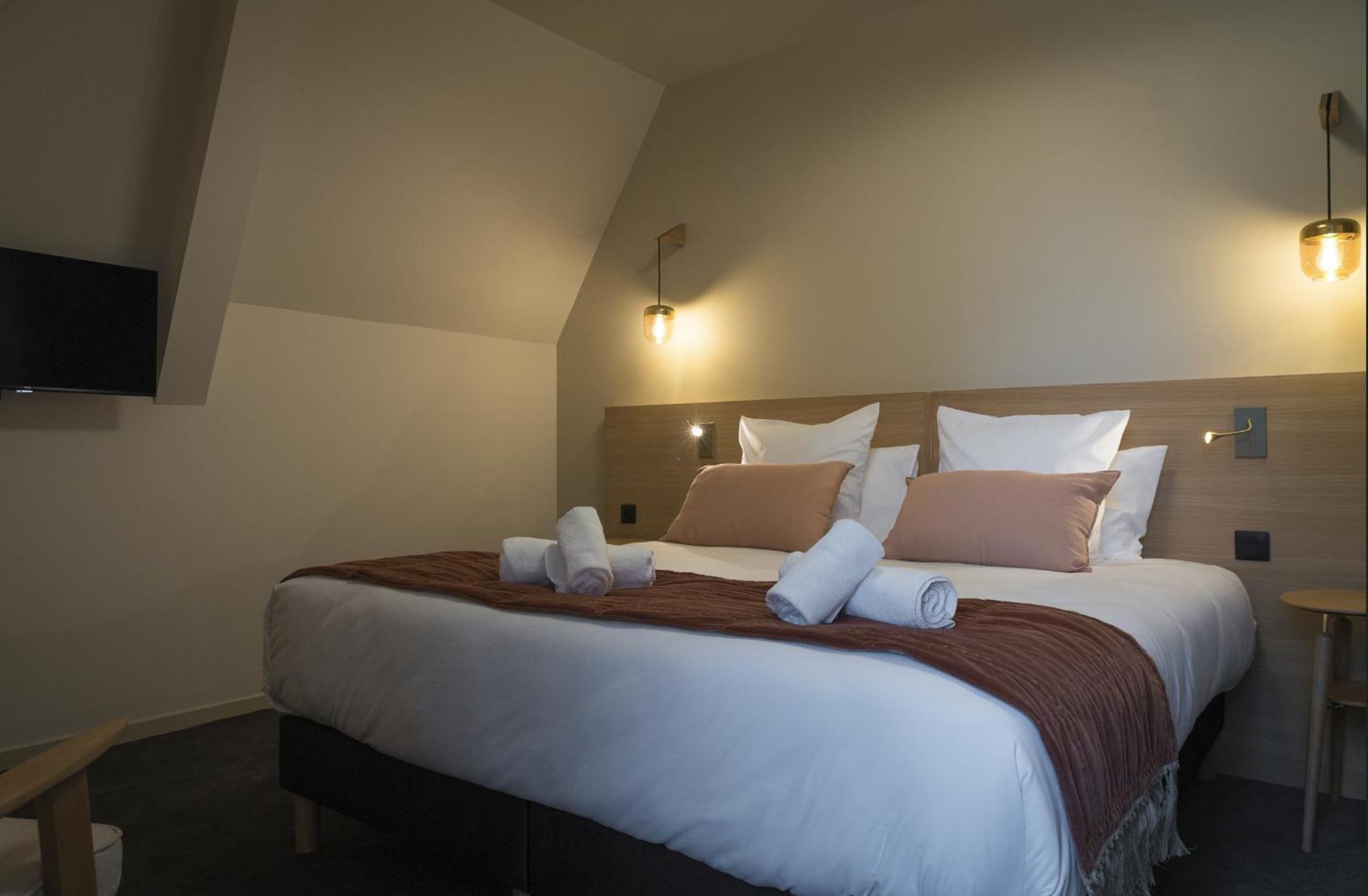 Domaine De L'Ecorcerie Hotell Fontaine-le-Comte Eksteriør bilde
