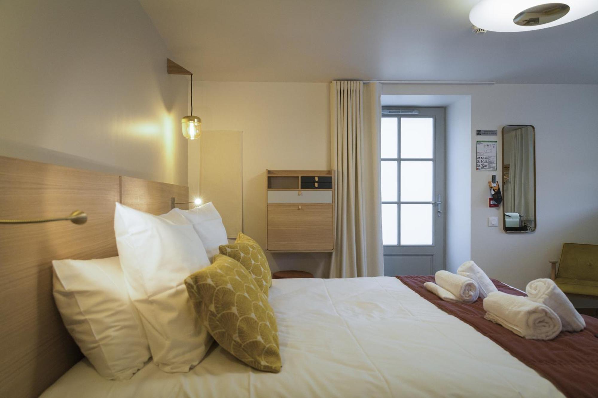 Domaine De L'Ecorcerie Hotell Fontaine-le-Comte Eksteriør bilde