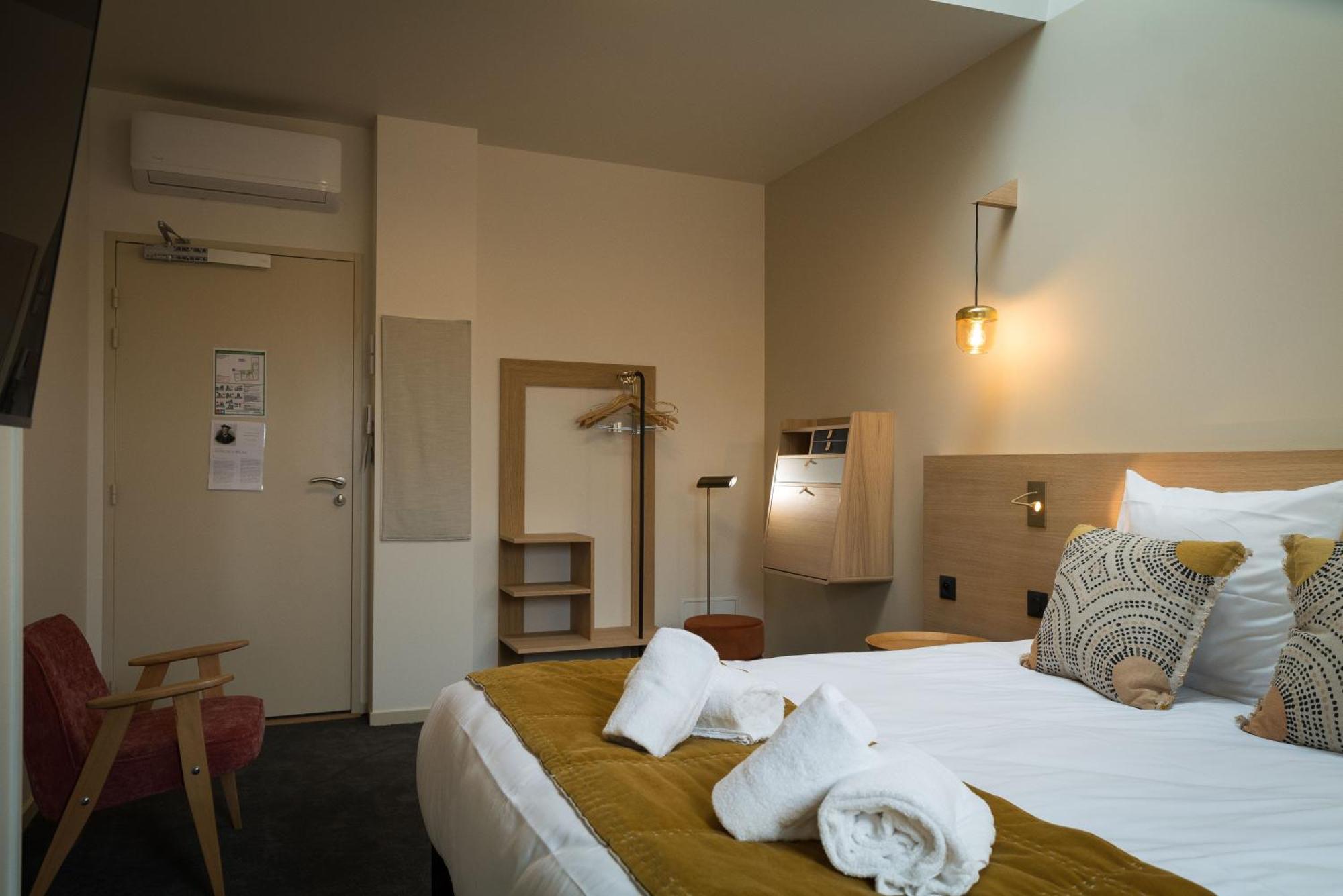 Domaine De L'Ecorcerie Hotell Fontaine-le-Comte Eksteriør bilde