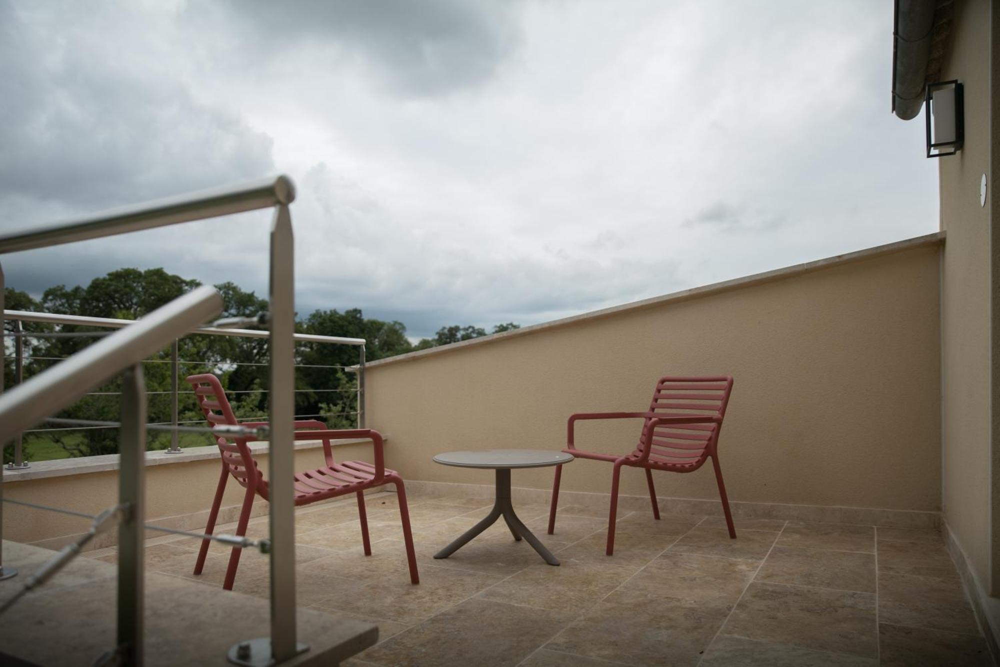 Domaine De L'Ecorcerie Hotell Fontaine-le-Comte Eksteriør bilde