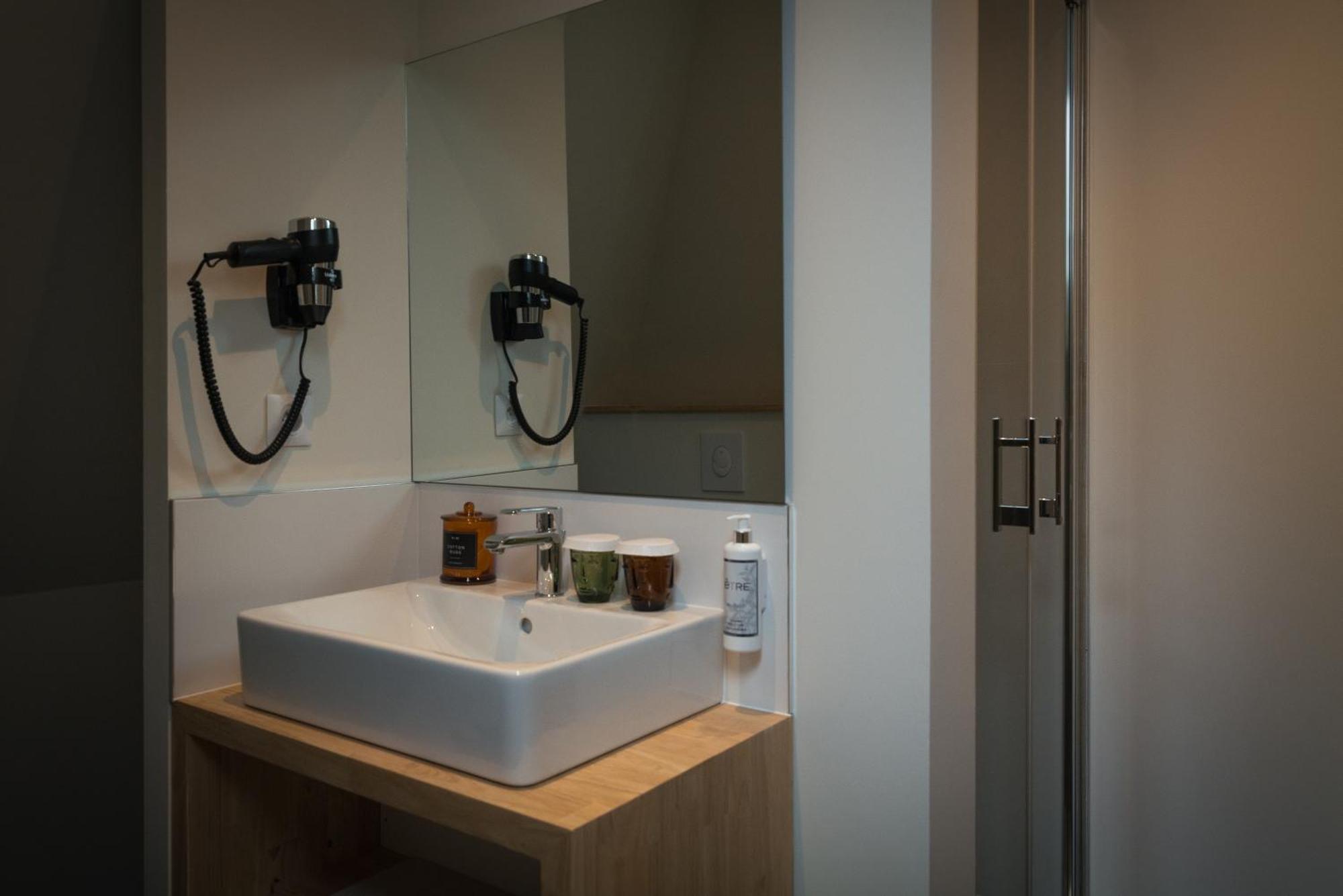 Domaine De L'Ecorcerie Hotell Fontaine-le-Comte Eksteriør bilde