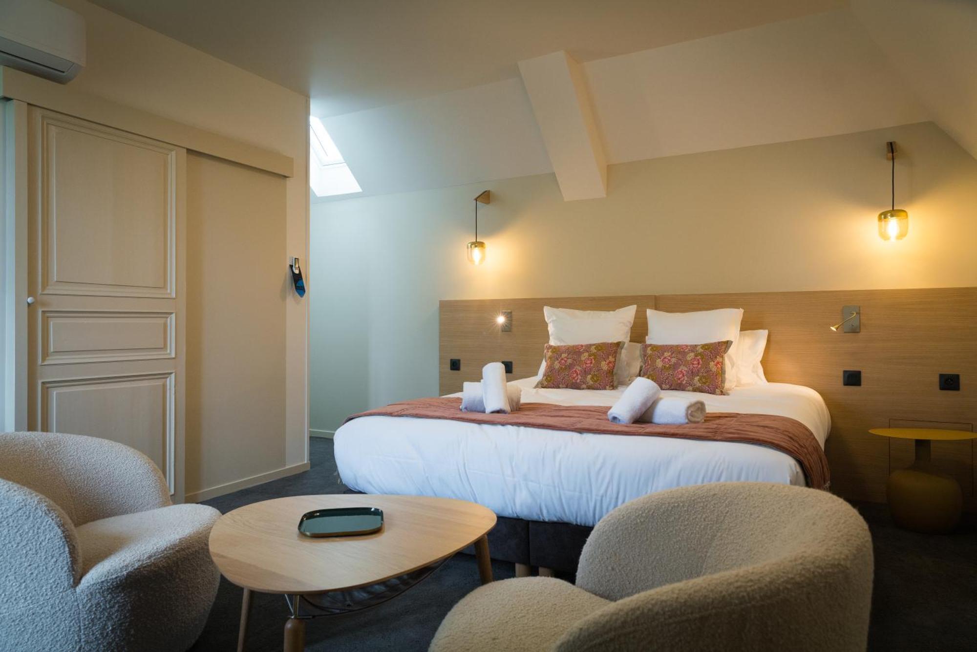 Domaine De L'Ecorcerie Hotell Fontaine-le-Comte Eksteriør bilde