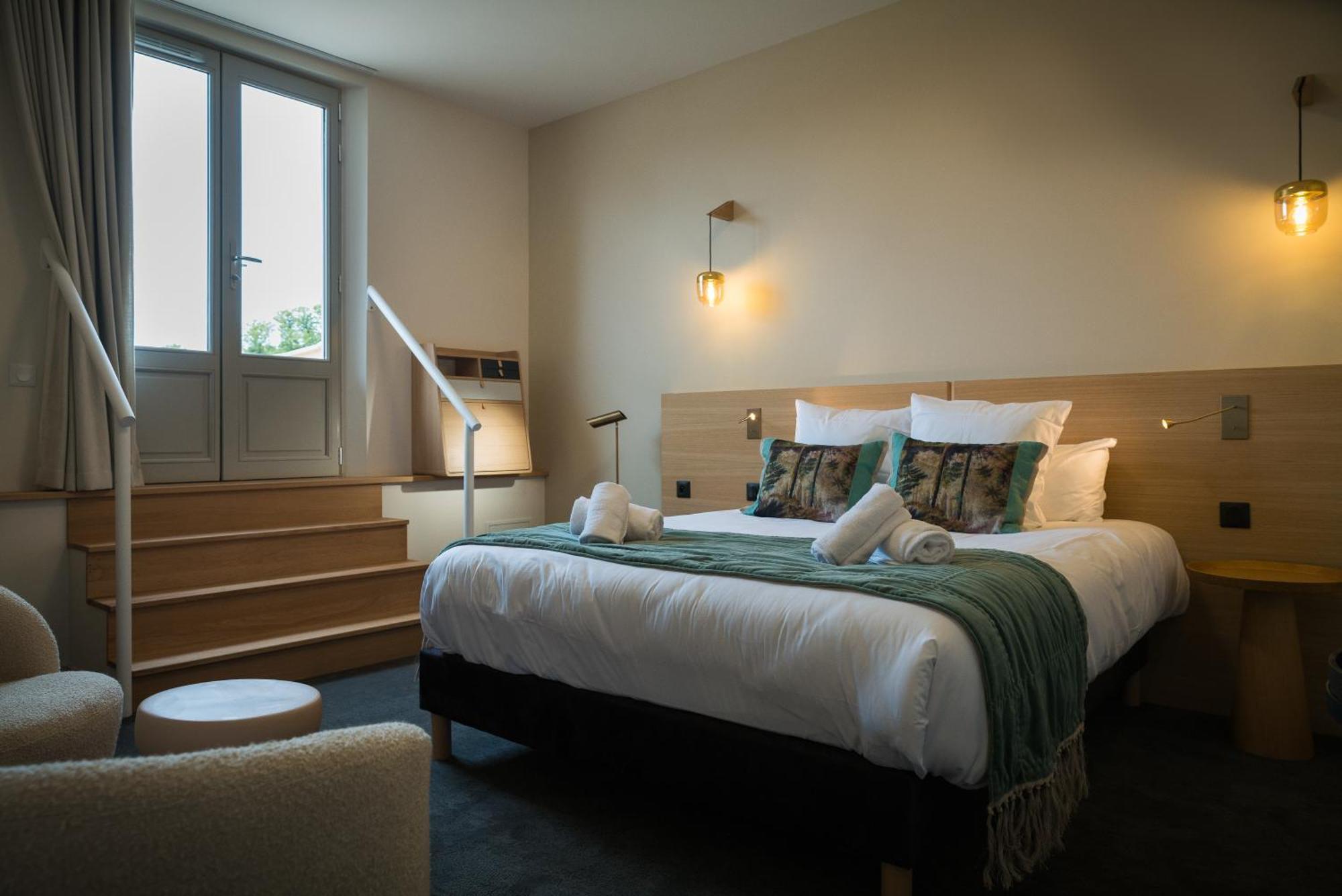 Domaine De L'Ecorcerie Hotell Fontaine-le-Comte Eksteriør bilde