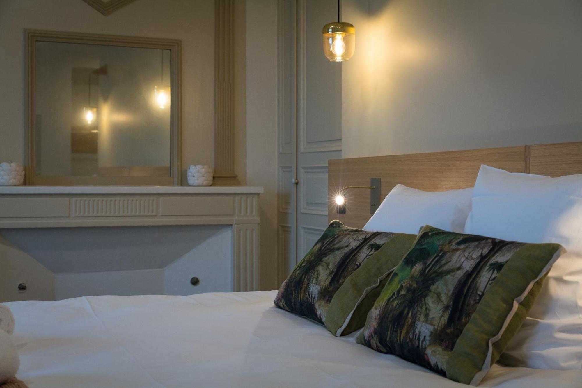Domaine De L'Ecorcerie Hotell Fontaine-le-Comte Eksteriør bilde