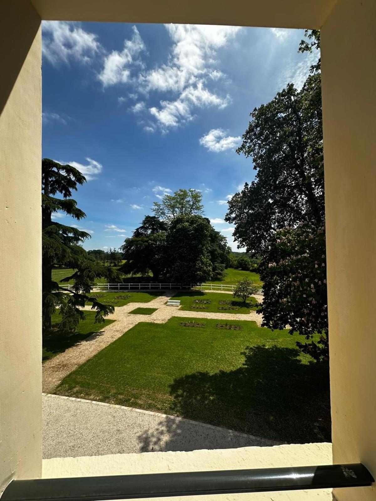 Domaine De L'Ecorcerie Hotell Fontaine-le-Comte Eksteriør bilde
