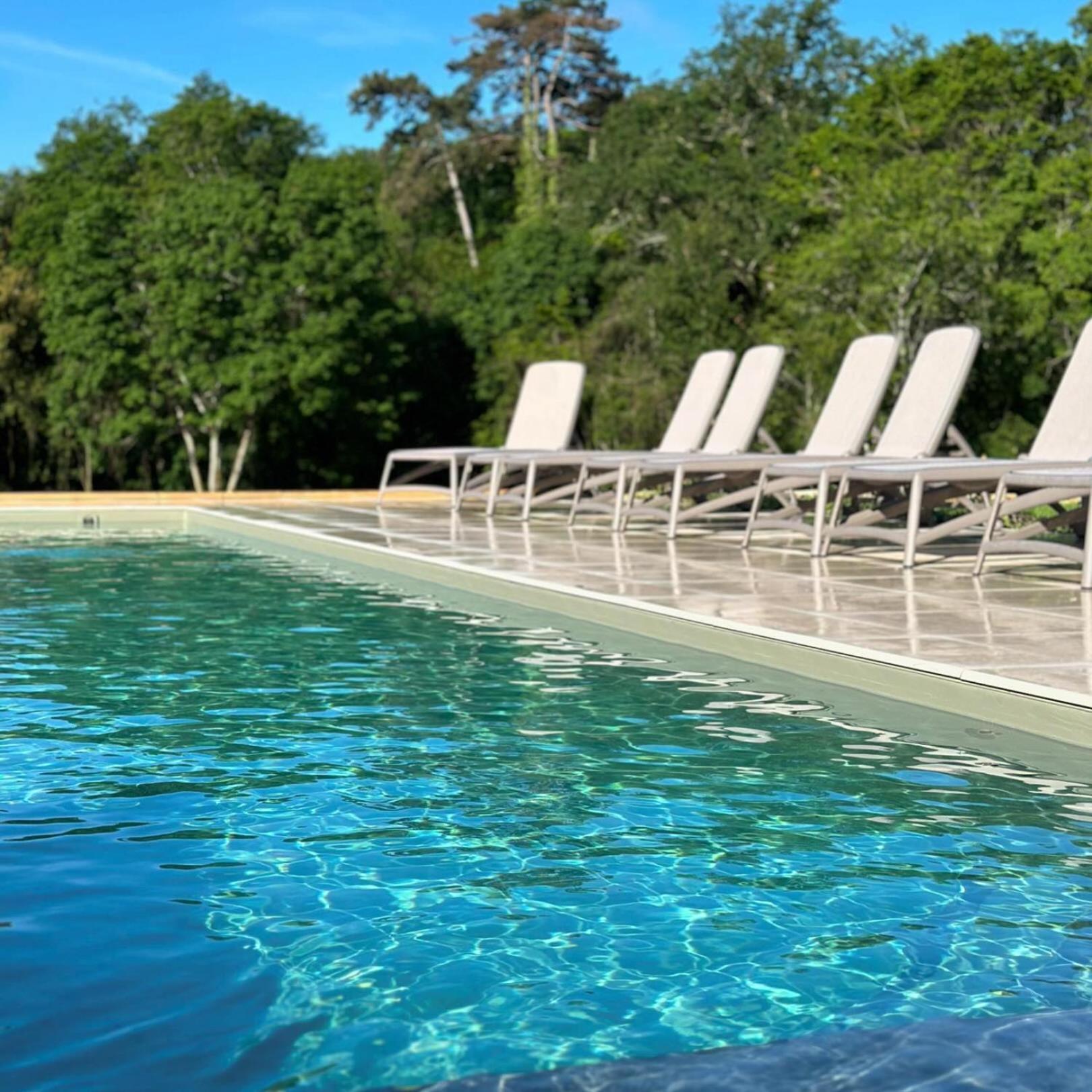 Domaine De L'Ecorcerie Hotell Fontaine-le-Comte Eksteriør bilde
