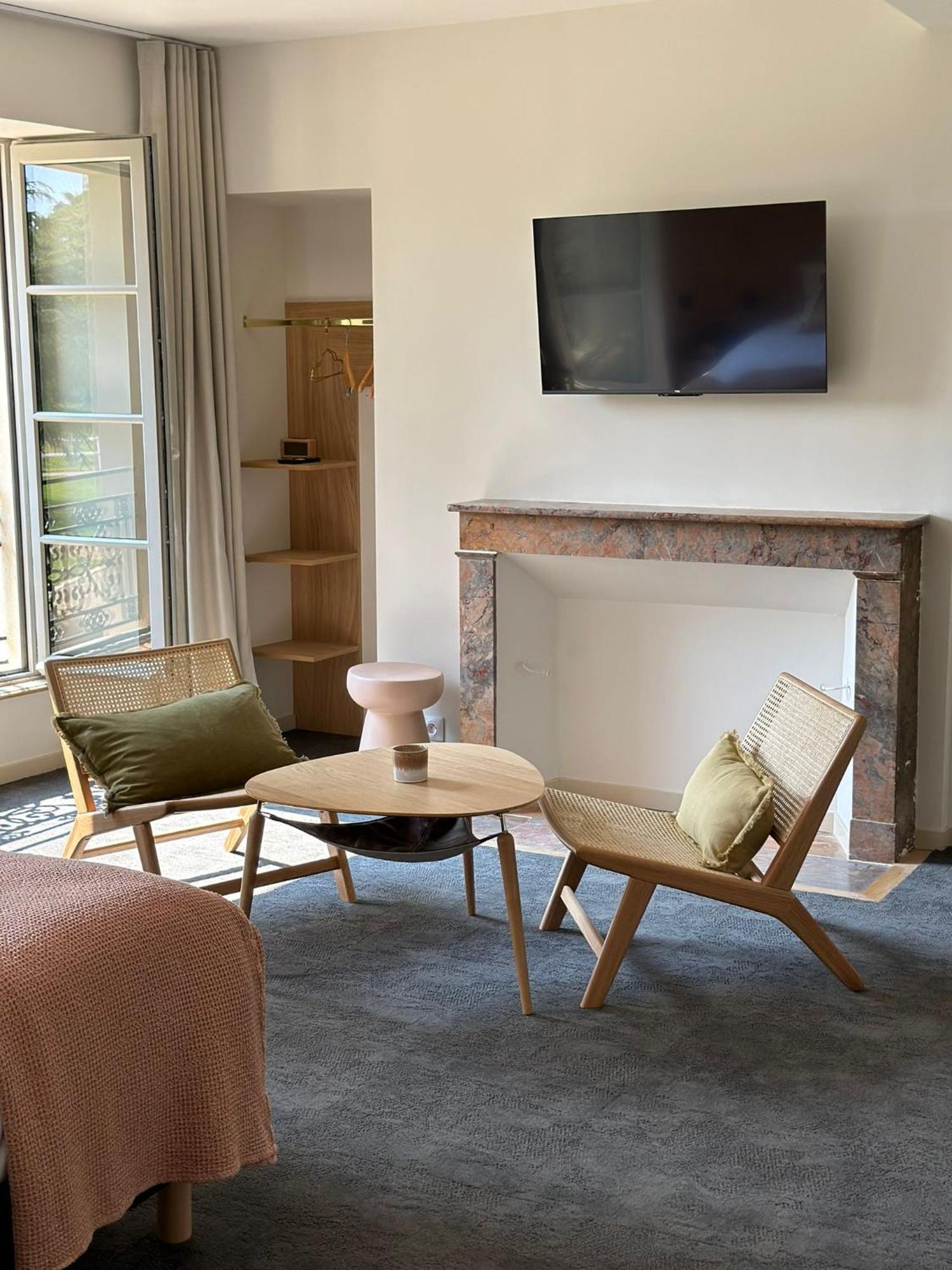 Domaine De L'Ecorcerie Hotell Fontaine-le-Comte Eksteriør bilde