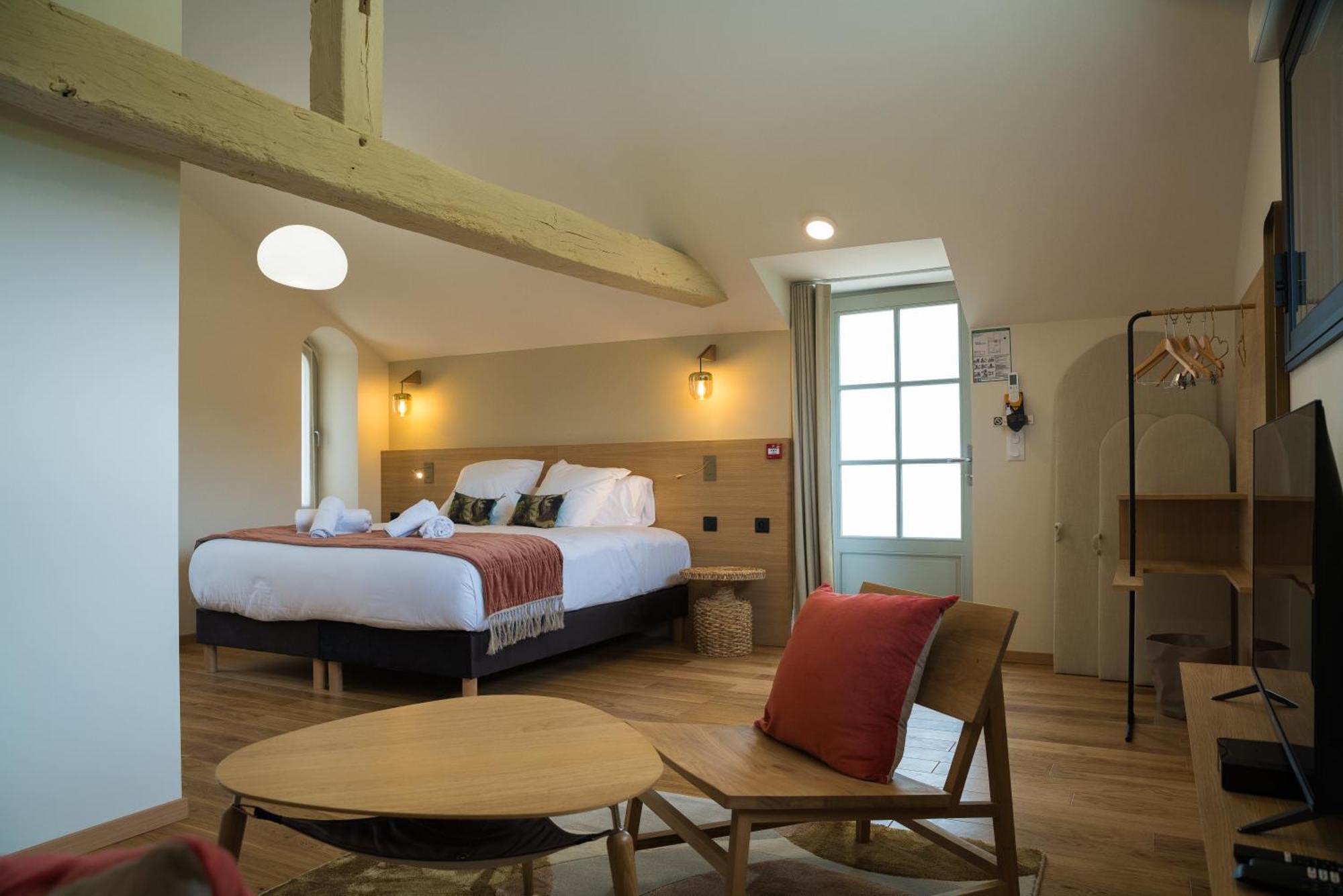 Domaine De L'Ecorcerie Hotell Fontaine-le-Comte Eksteriør bilde